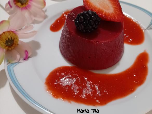 GELATO LIGHT ALLE MORE CON COULIS DI FRAGOLE