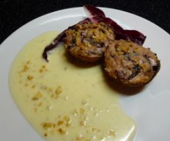 Sformatini di ricotta e radicchio in mantello di nocciole su fonduta di gorgonzola
