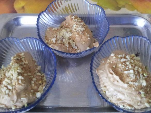 Mousse al caffè con pistacchi