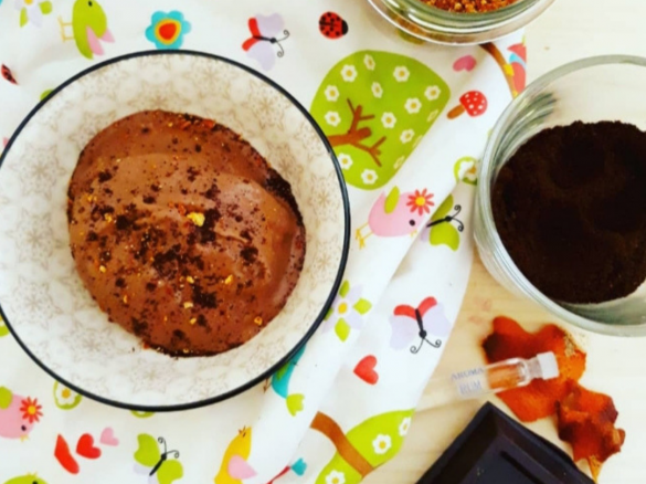 Gelato al cioccolato (vegan) con polvere di caffé, arancia e Rum