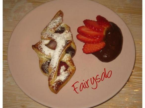 Strudel sfogliato con crema al cioccolato e fragole -contest strudel-