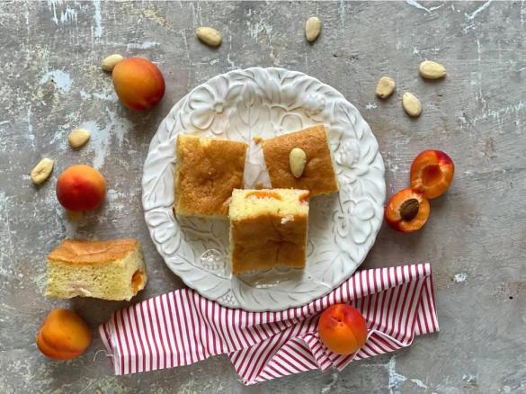 Torta albicocche e mandorle