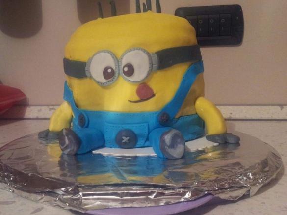 TORTA MINIONS