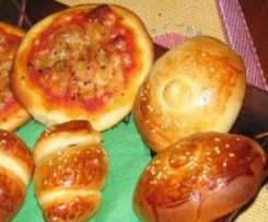 Rosticceria siciliana: panzerotti e rollò di wurstel