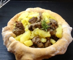 Cupola di pane con agnello e patate