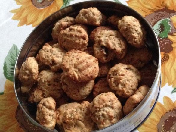 Biscotti senza uova e senza grassi con frutta secca