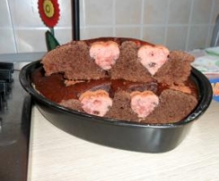 Torta semplice al cioccolato con cuoricini di muffin