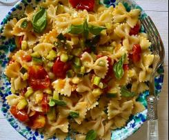 Farfalle zucchine, pomodorini e pesto