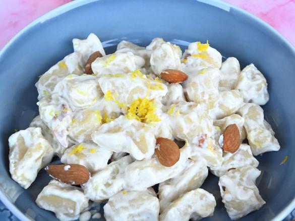 GNOCCHI DI CAVOLFIORE ROBIOLA E MANDORLE