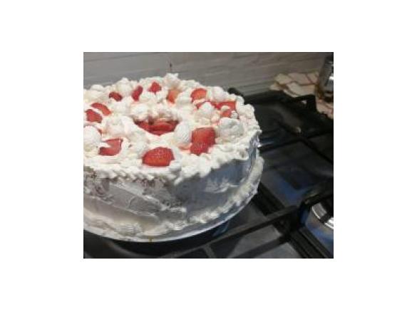 Chiffon cake alla panna e fragole