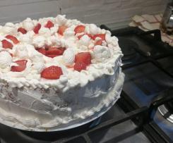 Chiffon cake alla panna e fragole