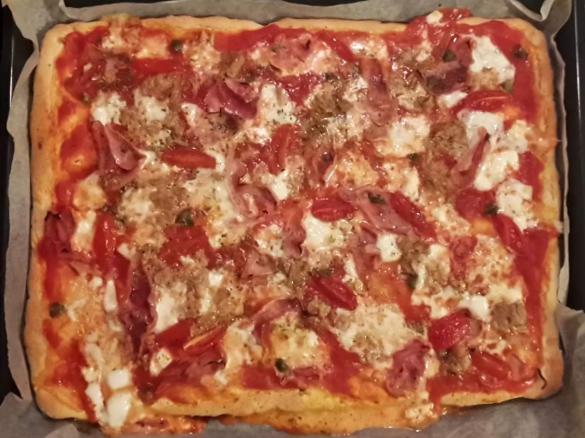 Pizza senza glutine al prosciutto e tonno