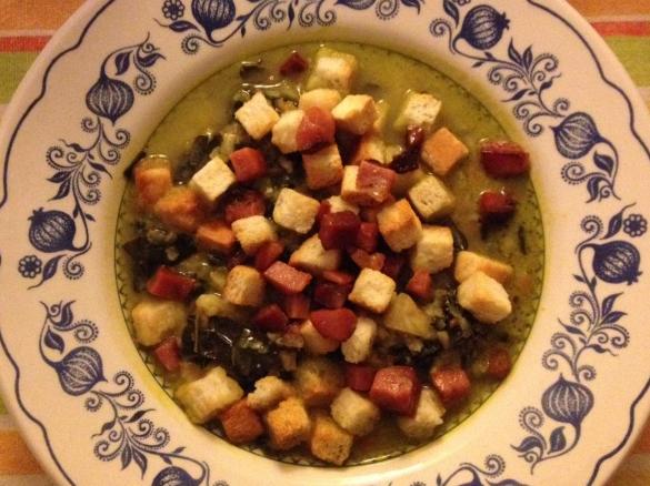 ZUPPA DI CAVOLO NERO E SEDANO RAPA (RIBOLLITA) CON CROSTINI E SPECK CROCCANTE