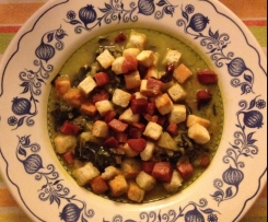 ZUPPA DI CAVOLO NERO E SEDANO RAPA (RIBOLLITA) CON CROSTINI E SPECK CROCCANTE