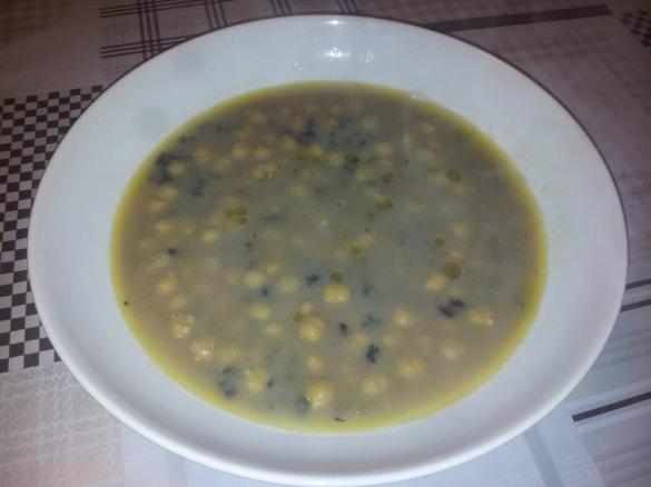 Minestra speziata con ceci e riso venere