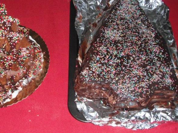 alberello di panna di soya e nutella con glassa al cioccolato fondente