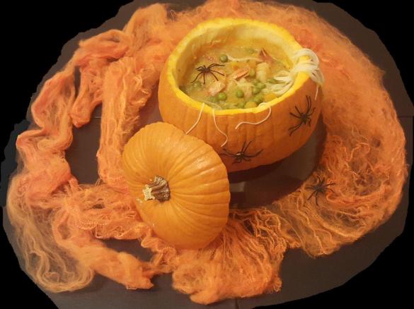 Il calderone della strega.Pozione magica occhi di lucertola, code di serpente, lombrichi di mare e ragni da compagnia.Contest Halloween