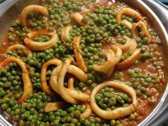 TOTANI CON PISELLI AL SUGO