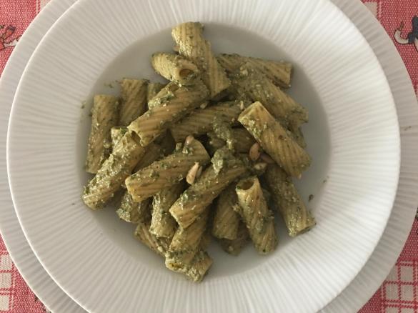 Tortiglioni con crema di rucola e champignon