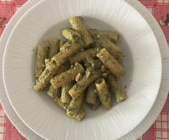 Tortiglioni con crema di rucola e champignon