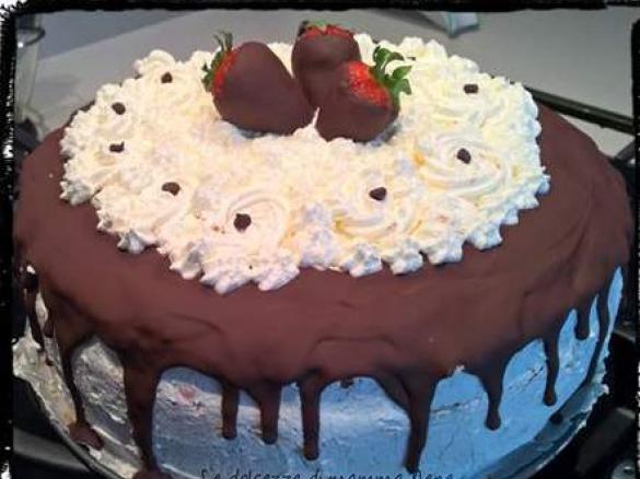 TORTA FRAGOLE E CIOCCOLATO