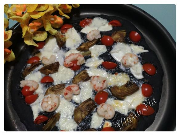PIZZA PRIMAVERA AL NERO DI SEPPIA