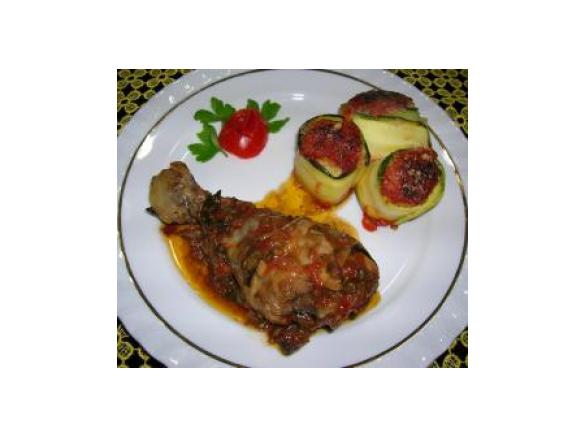Cosce di pollo e involtini di zucchine