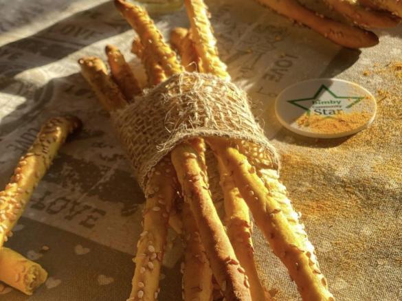 Grissini alla curcuma con esubero di pasta madre