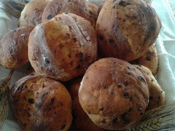 Pagnottine con uvetta ,cannella e scorza d'arancia
