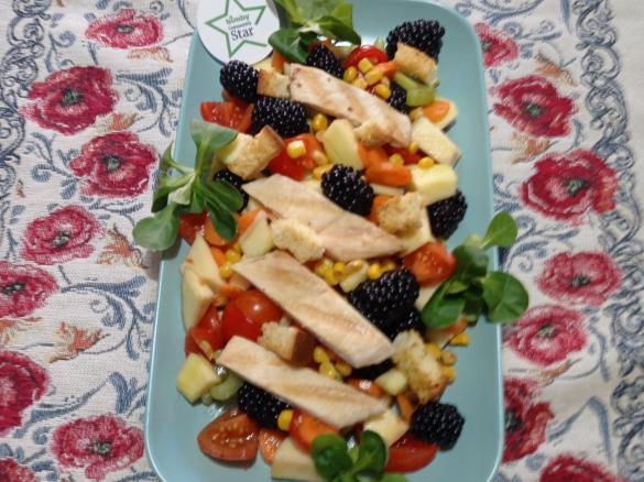 Insalata di petto di pollo grigliato con VINAIGRETTE al basilico