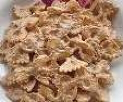 Farfalle filanti con radicchio, fontina e salsiccia