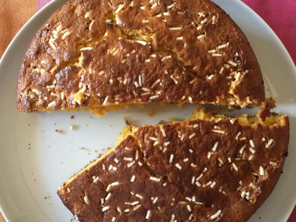 Torta di carote, mandorle e yogurt