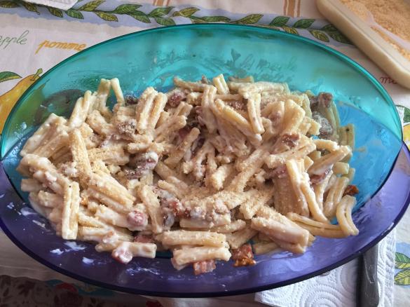 Caserecce con pancetta, noci e besciamella