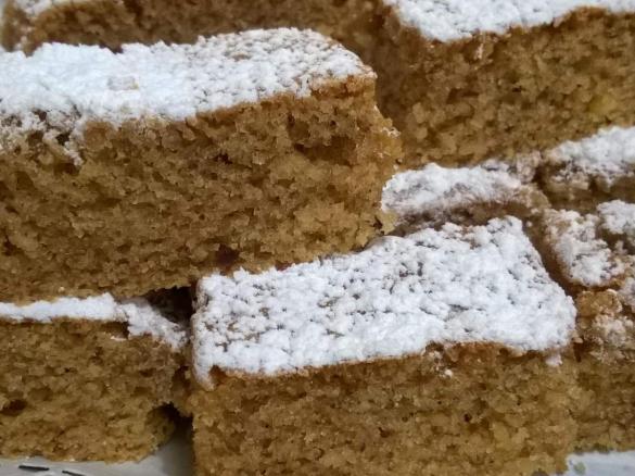 torta delicata e profumata con amaretti e nocciole