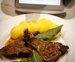 Brasato di agnello in cottura lenta