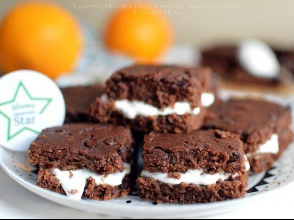 Quadrotti al Cioccolato e arancia con Yogurt greco - Contest Senza Uova e Burro