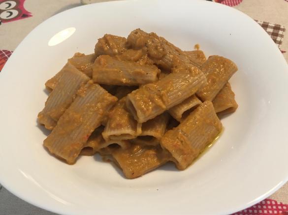PASTA CON CREMA DI MELANZANE E POMODORI