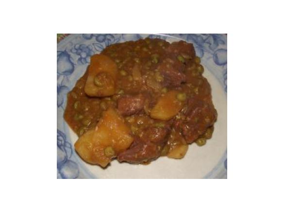 Spezzatino di manzo con patate e piselli
