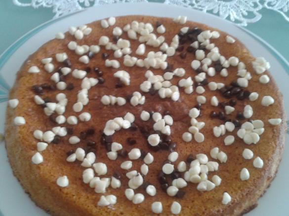 Torta di carote con zucchero di canna e nocciole