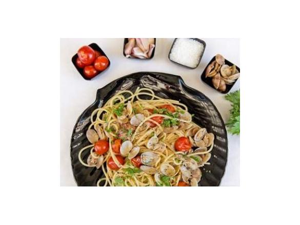 SPAGHETTI  VONGOLE RISOTTATI A MODO MIO