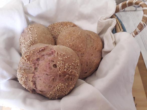 Panini alla  barbabietola con lievito madre - contest rape