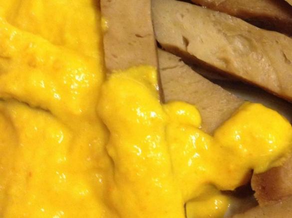 Salsa ai peperoni con seitan al vapore