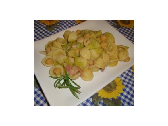 Orecchiette con verza e ceci