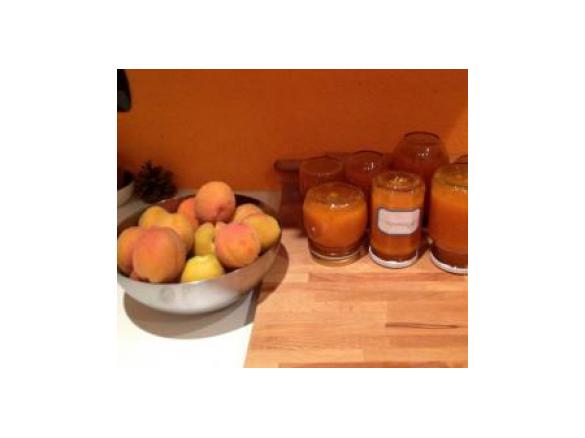 Marmellata albicocche aromatizzata alla cannella