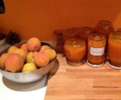 Marmellata albicocche aromatizzata alla cannella