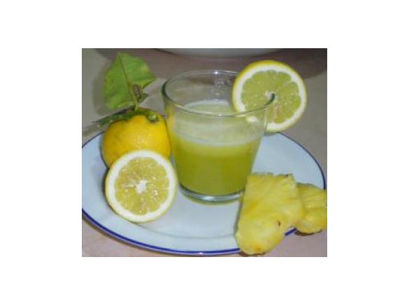 Cocktail analcolico all’ananas