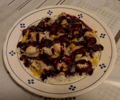 Rolatine di coniglio su riso basmati e zucchine gialle con salsa al mirtillo