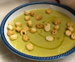 Vellutata di zucchine, patate e lenticchie rosse