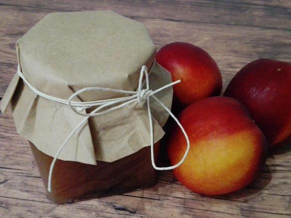 Confettura di nocipesche, cannella e armagnac