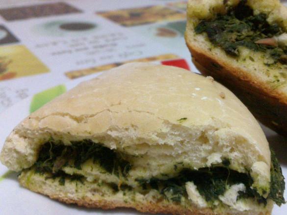 Rotolo di pane con spinaci e tonno